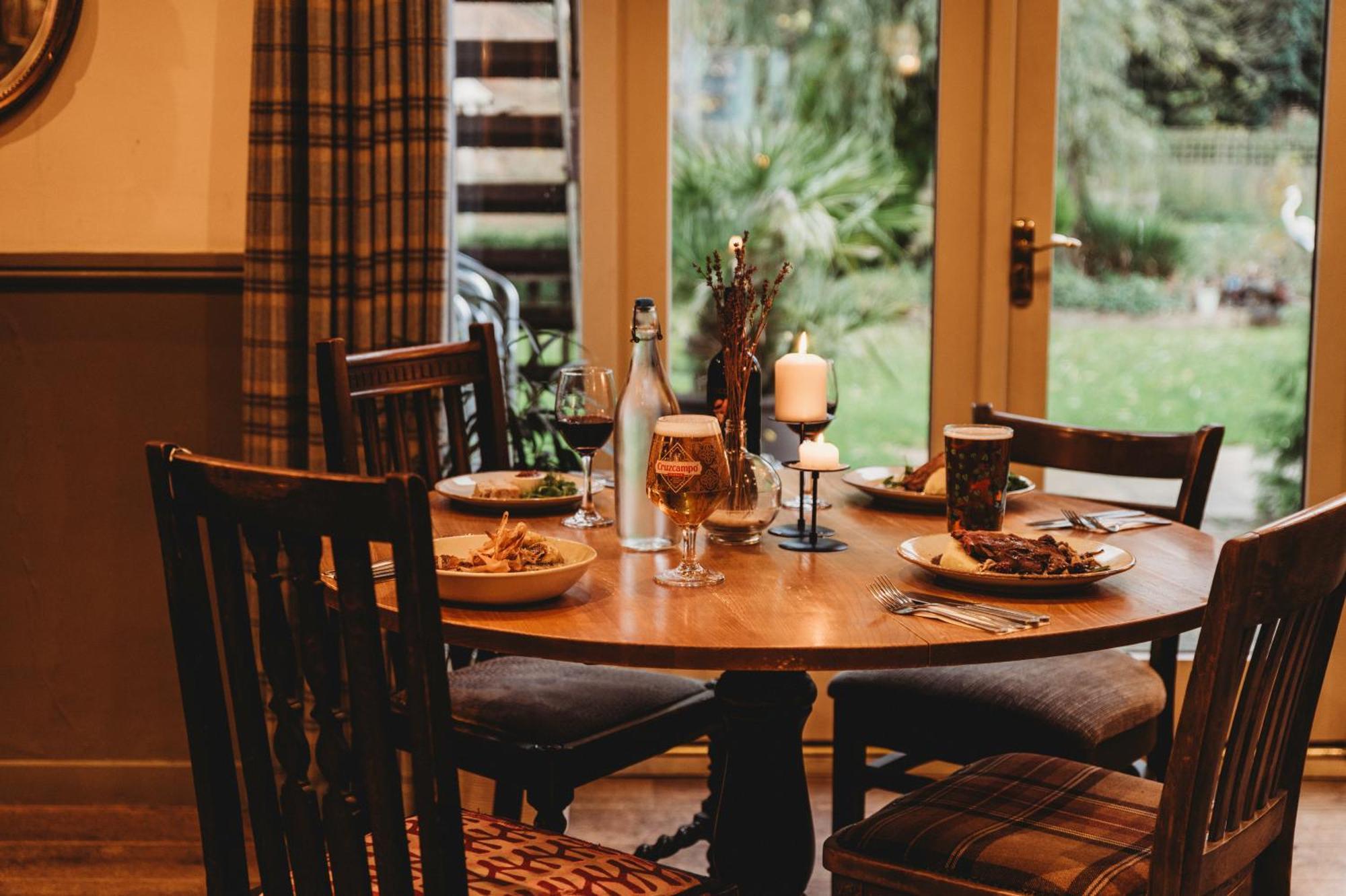 אוקהאם The White Lion Inn מראה חיצוני תמונה